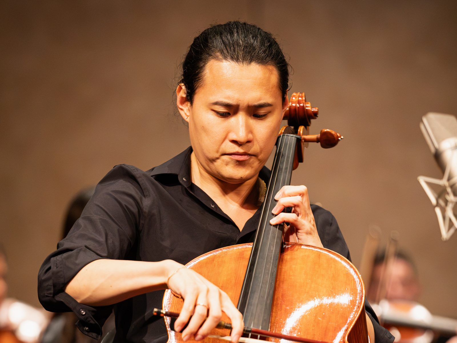 Jonah Kim performing in concert